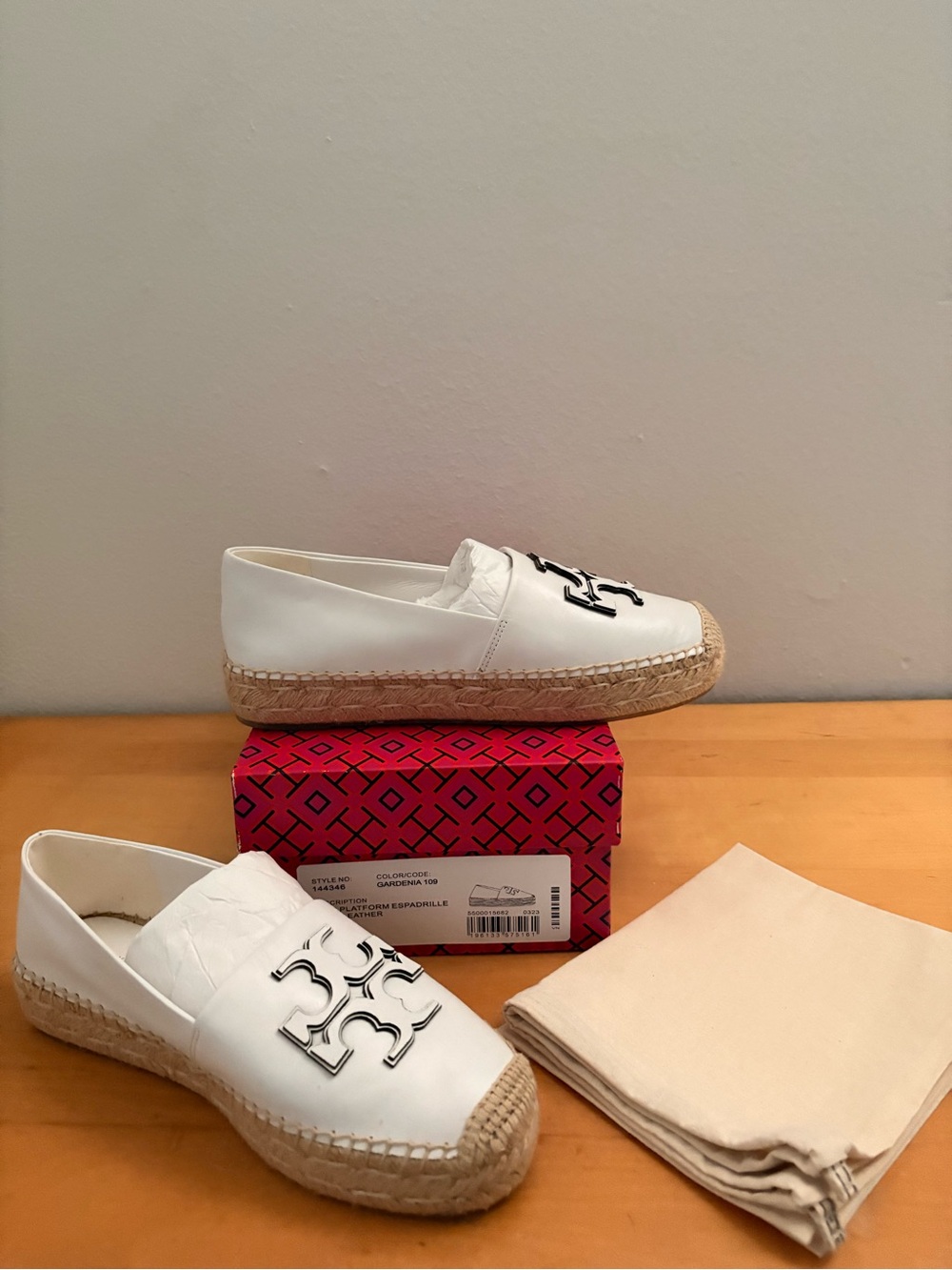 Tory Burch
INES PLATFORM ESPADRILLE - Picture 12 of 15